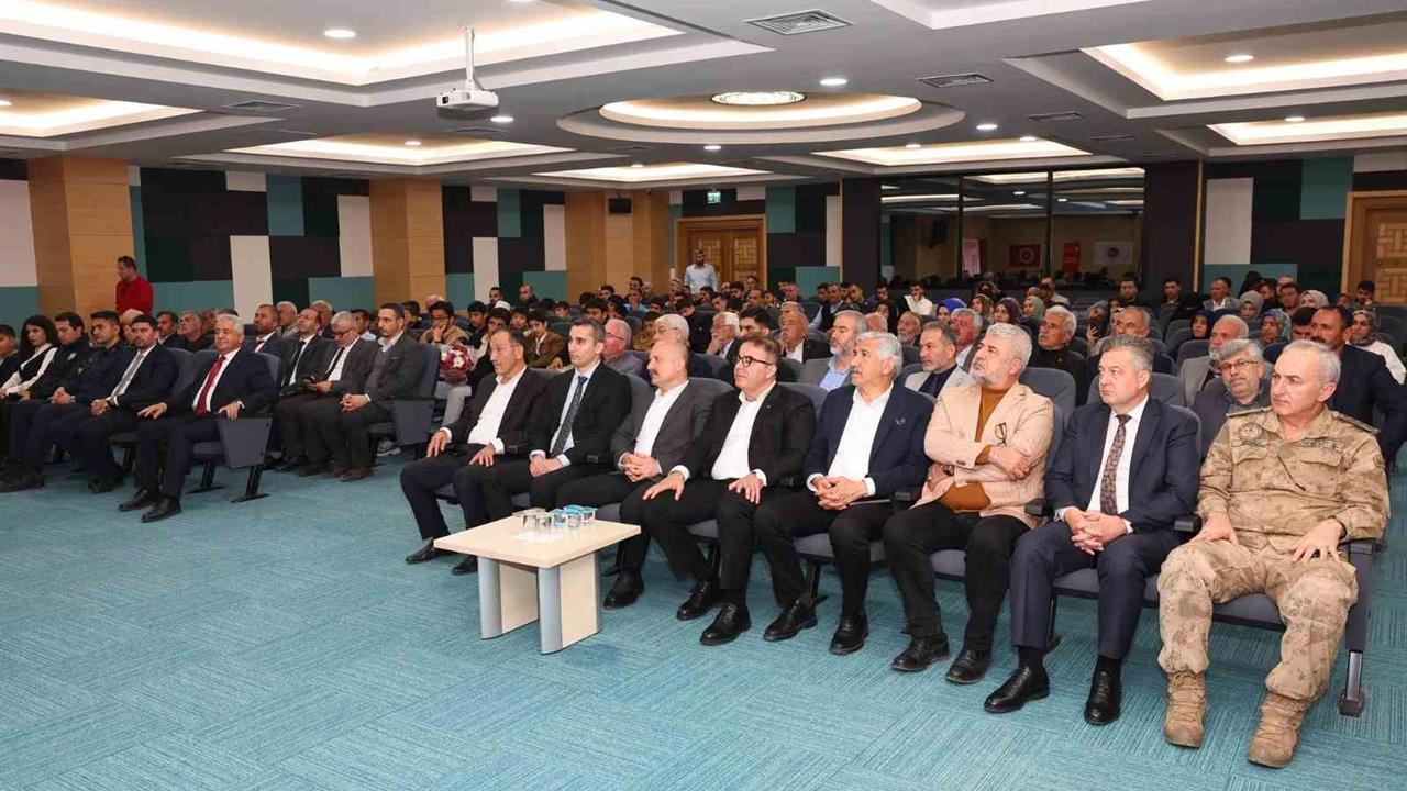 Adıyaman'da Samsat Külliyesi'nde Gerçekleşen Sahabe Konferansına Yoğun İlgi Gösterildi