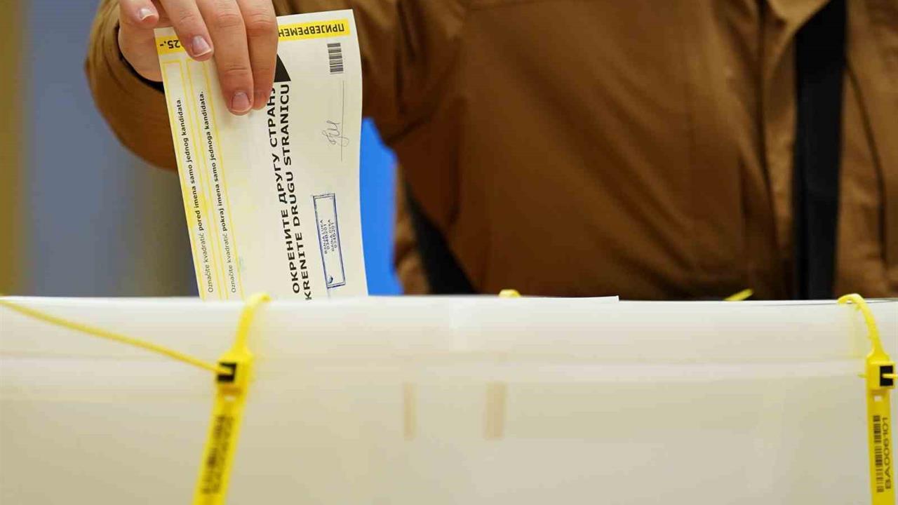 Bosna Hersek'te Bosnalı Sırplar Entite Başkanı Seçimi İçin Oy Kullanıyor