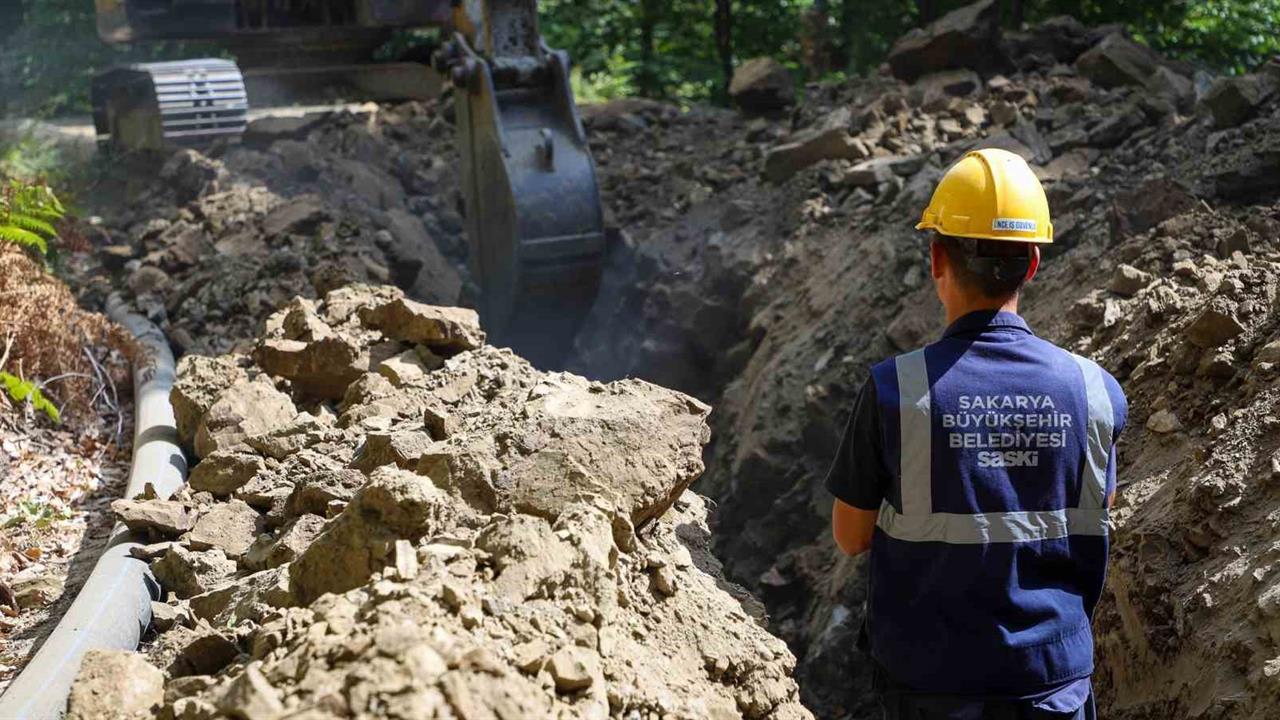 Geyve'de 40 Bin Kişiye Hizmet Verecek 5 Bin Metrelik İçme Suyu Hattı Tamamlandı