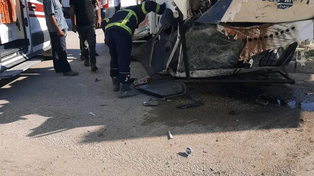 Hatay Altınözü'nde 3 Otomobilin Karıştığı Trafik Kazasında 7 Kişi Yaralandı