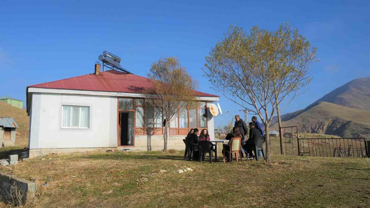 Muş'ta Öğrencilerin Okula Kazandırılması İçin Ev Ziyaretleri Yapılıyor.