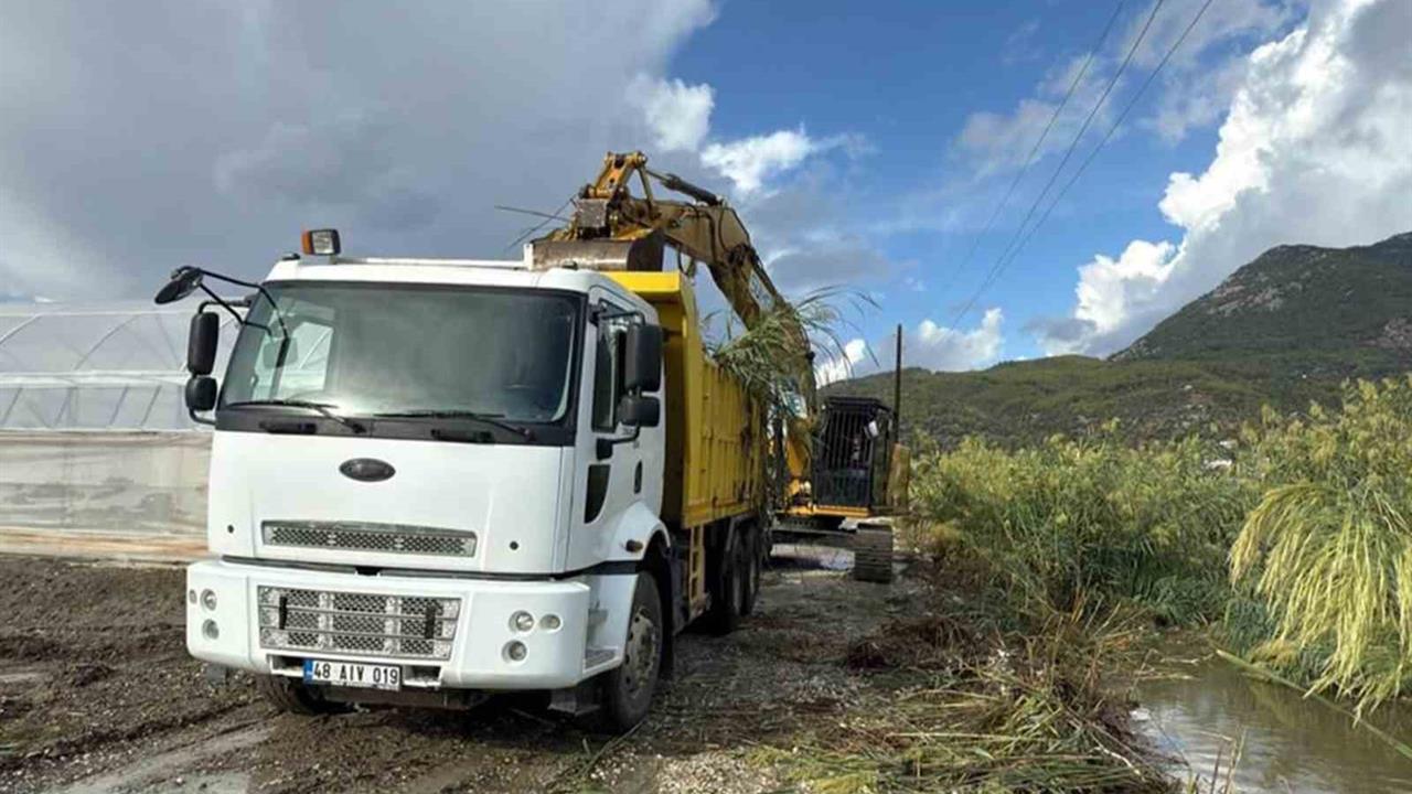 Muğla Fethiye ve Seydikemer'de 77 Kilometre Dere Temizliği Yapıldı