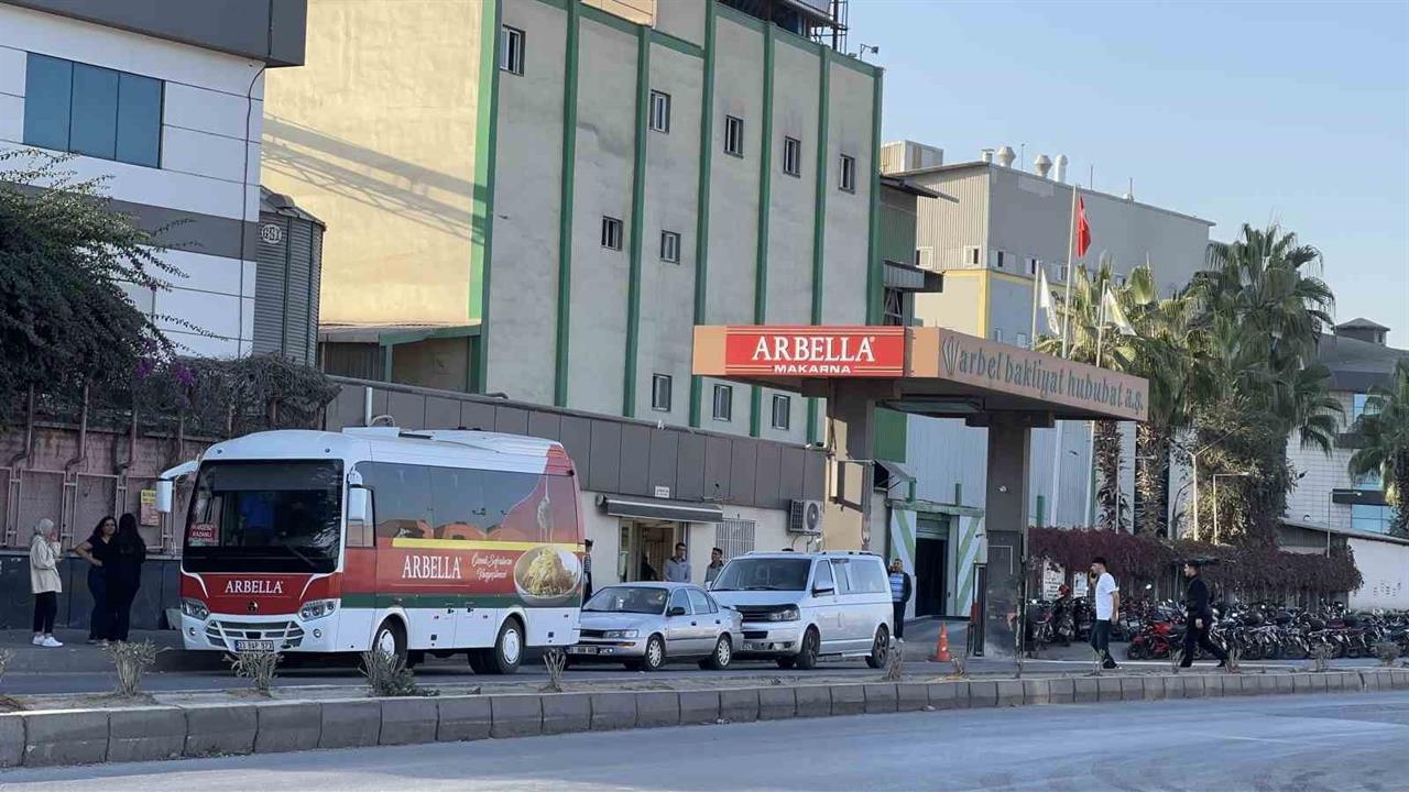 Mersin Akdeniz'de Makarna Fabrikasında 11 İşçi Hastaneye Kaldırıldı