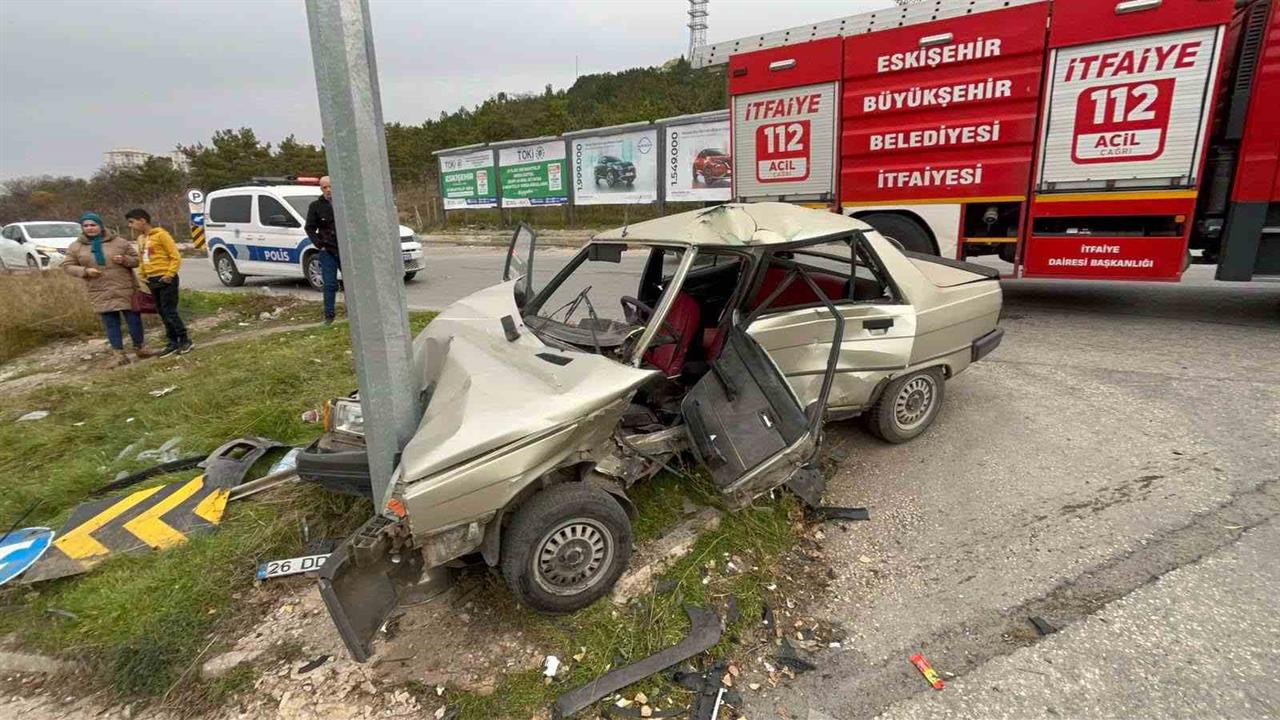 Eskişehir'de Gerçekleşen Trafik Kazasında 2 Kişi Ağır Yaralandı