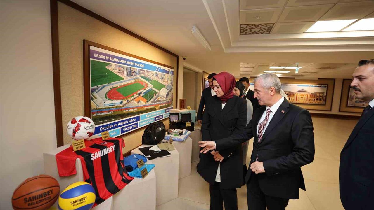 AK Parti Genel Başkan Yardımcısı Dr. Betül Sayan Kaya, Gaziantep Şahinbey Belediyesi'ni Ziyaret Etti