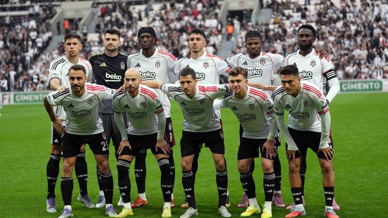 İstanbul'da Beşiktaş, Samsunspor ile oynadığı karşılaşmada 11'inde tek değişiklik yaptı.