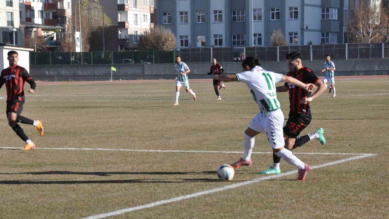 Kars'ta Kars 36 Spor ve Hakkari Zap Spor Beraberlik Elde Etti