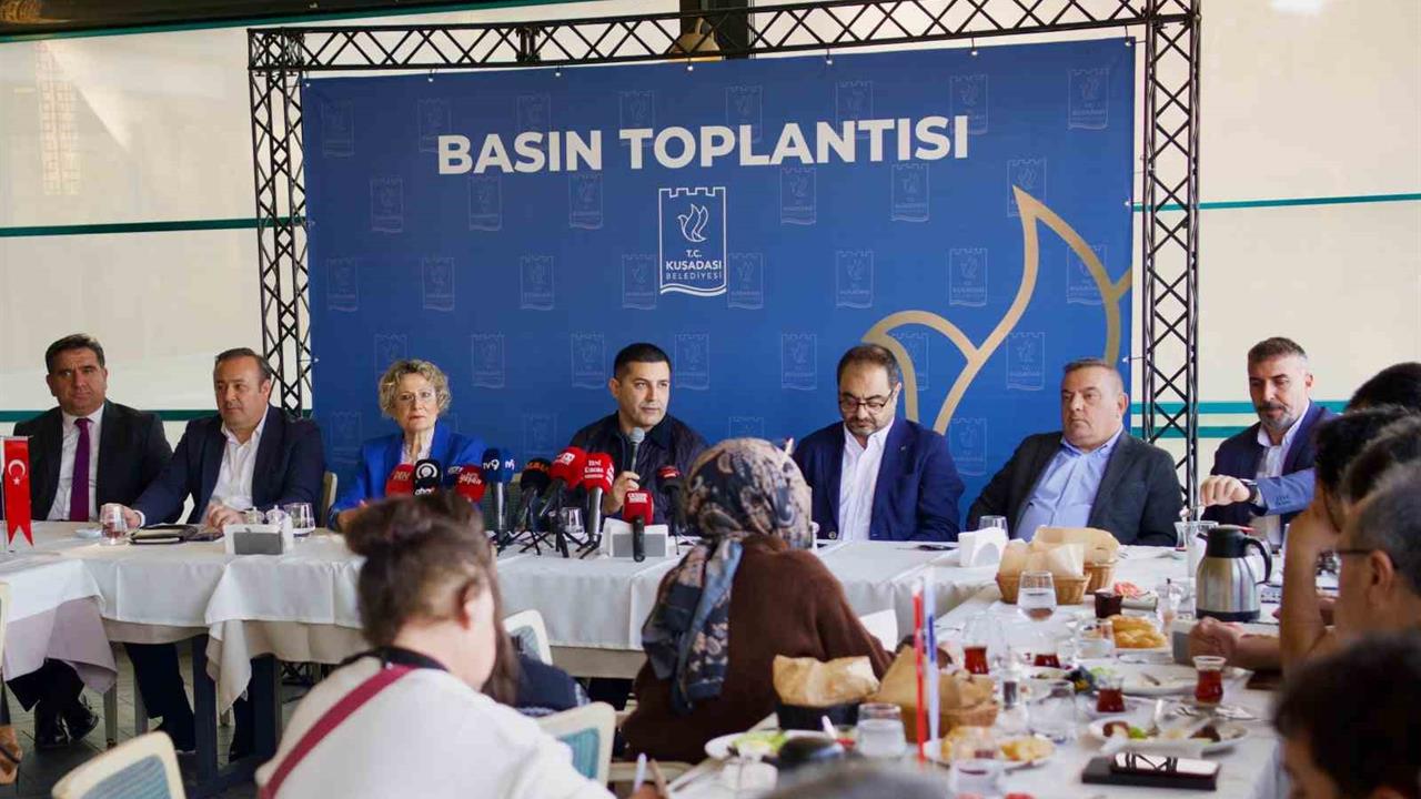 Kuşadası'nda Başkan Günel, Mezarlık ve İlaçlama Hizmetlerinin Aydın Büyükşehir Belediyesi'ne Devredilmesi İçin Önerge Verdiklerini Açıkladı