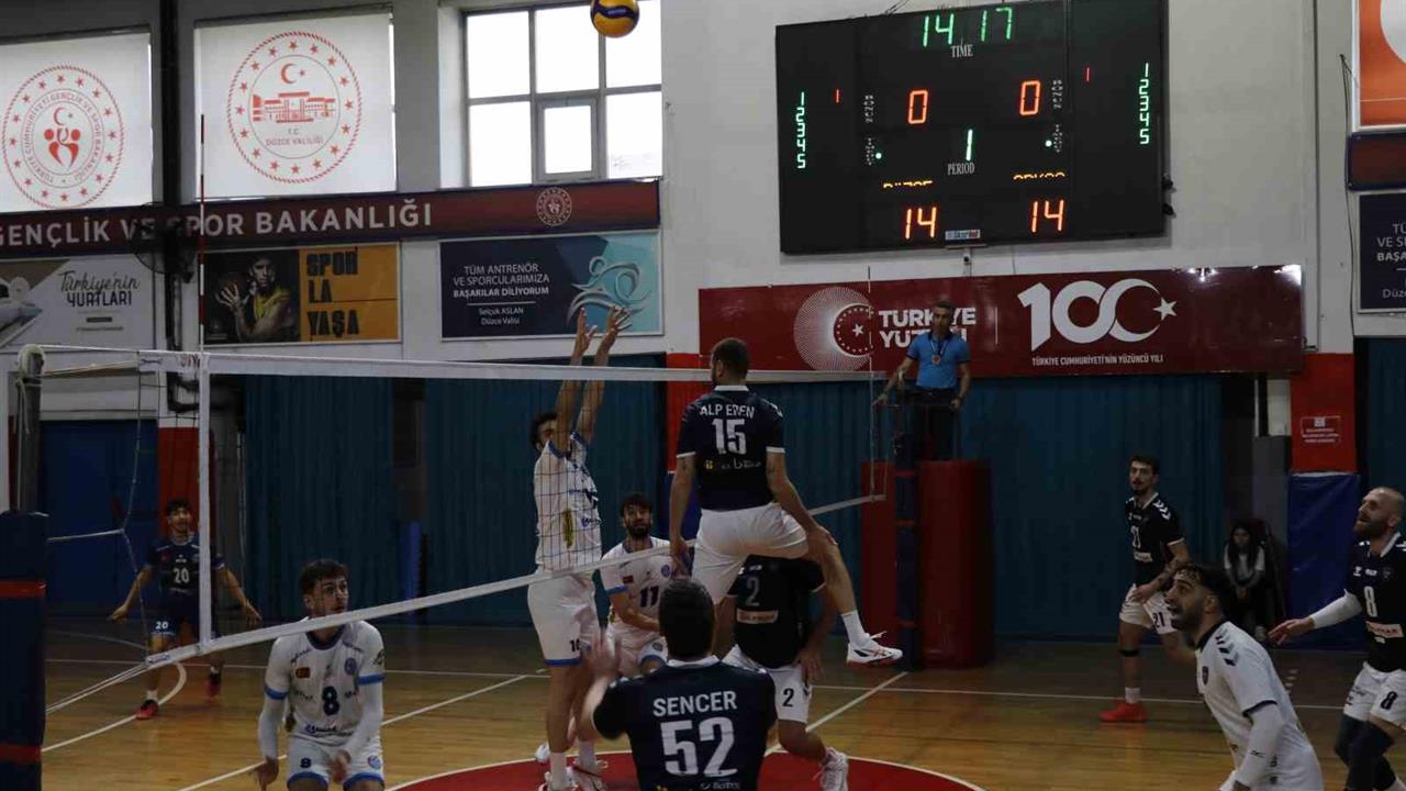 Düzce Merkez'de Düzce Belediyesi Spor Akademisi, Arkas Spor Kulübü'ne 3-2 Yenildi