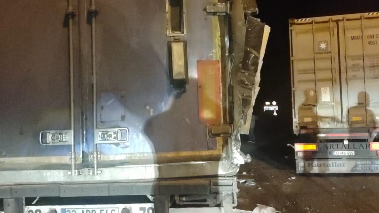 Damlama’da TIR Kazası: Park Halindeki Tıra Çarptı, Şoför Hafif Yaralı