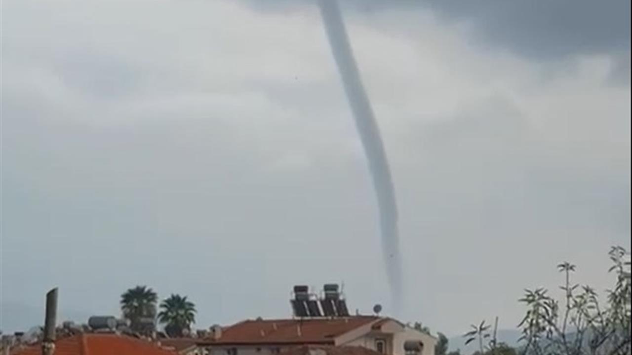 Muğla Marmaris'te Denizde Oluşan Hortum Kısa Sürede Dağıldı