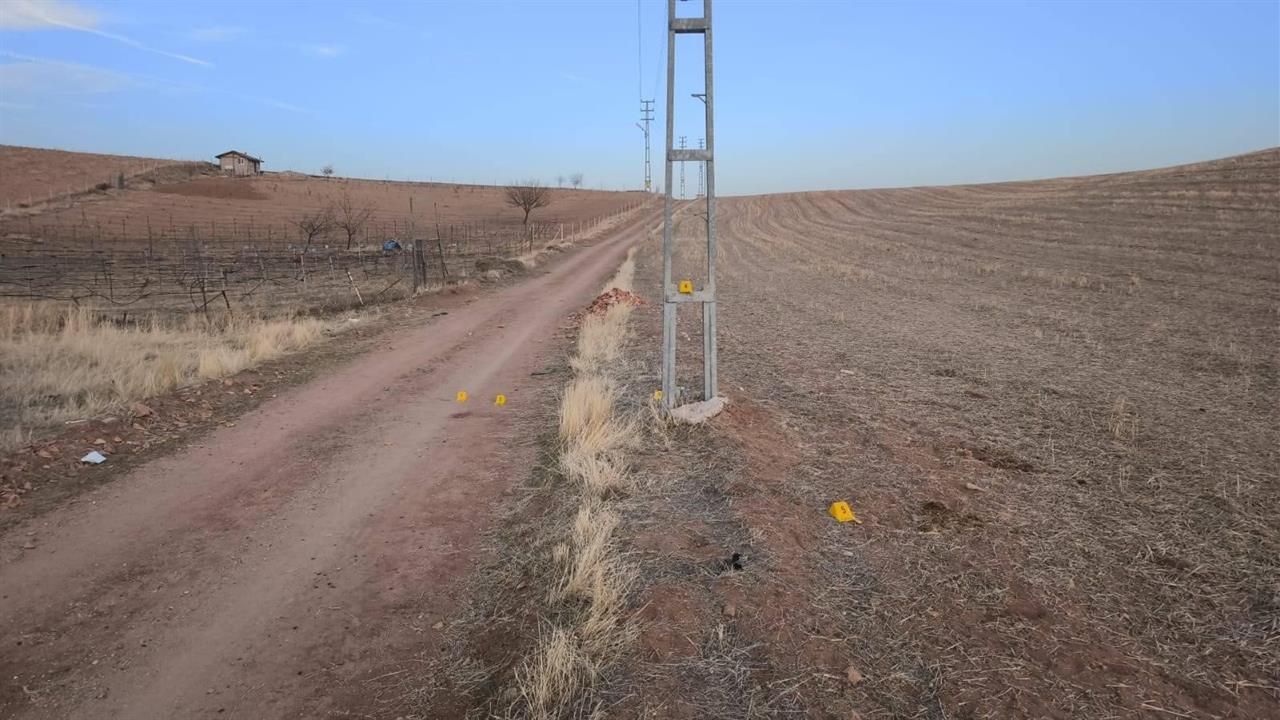 Kırıkkale Karacaali'de Atıyla Elektrik Direğine Çarpan Adam Hayatını Kaybetti