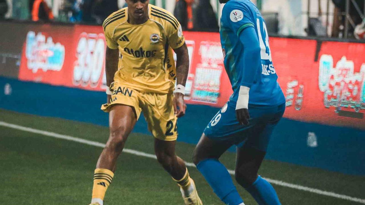 Çaykur Rizespor, Fenerbahçe'yi 2-0 ile geçti, ilk yarı sonucu.