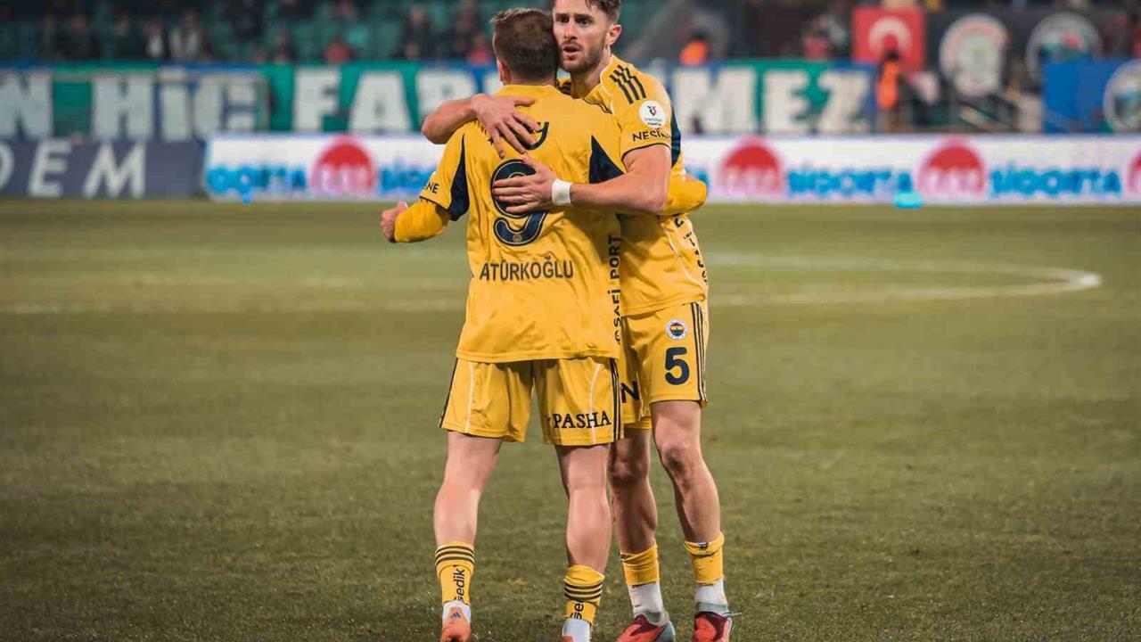 Çaykur Rizespor, Fenerbahçe'ye 5-2 Mağlup Oldu, Maçta 2-0 Öne Geçti