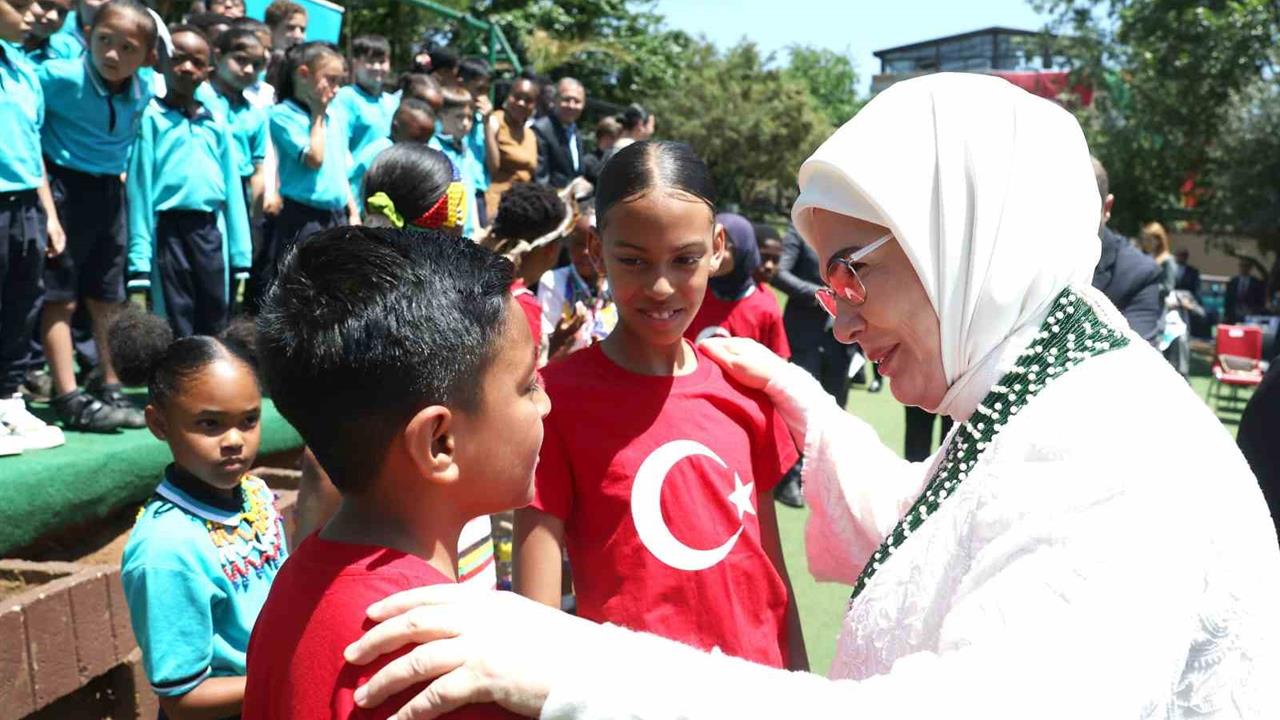 Emine Erdoğan, Güney Afrika'daki Temaslarını Paylaştı