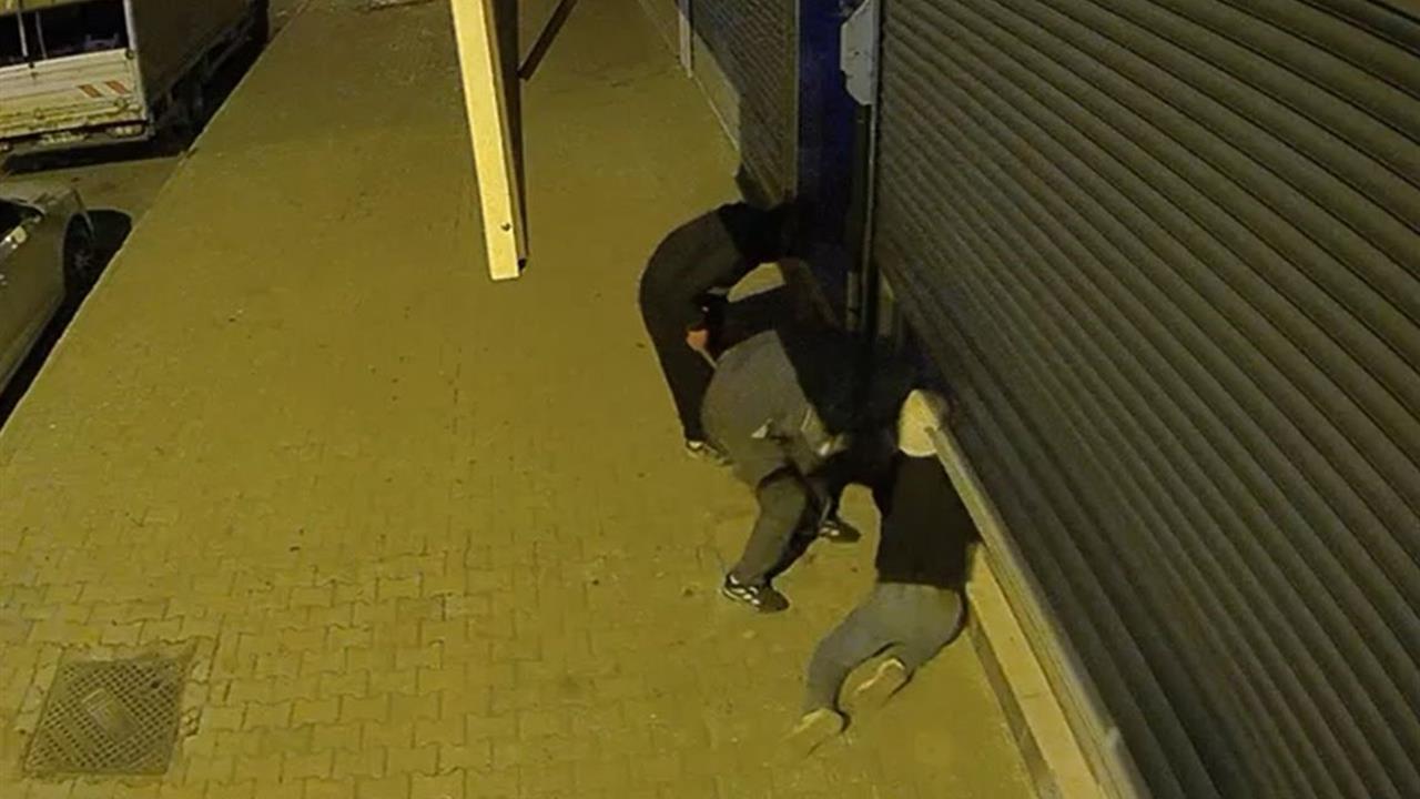 İstanbul Başakşehir'de Bir İşletmeden 5 Kişilik Hırsız Grubu Klima Çaldı