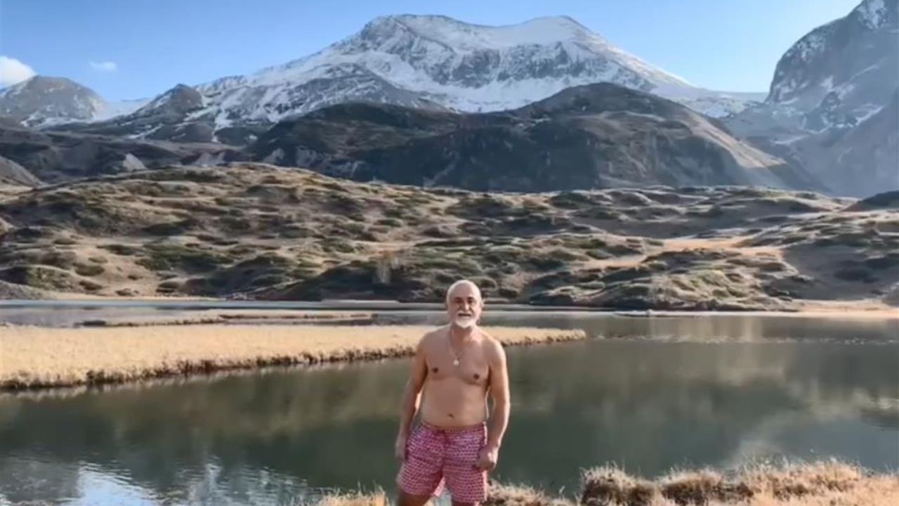 Artvin Şavşat'ta Giresunlu Dağcı Eksi 2 Derecede Yüzdü