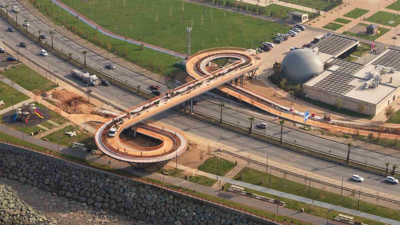 Trabzon Ortahisar'da İnşaatı Devam Eden Ekolojik Üst Geçit Projesi İlgi Çekiyor