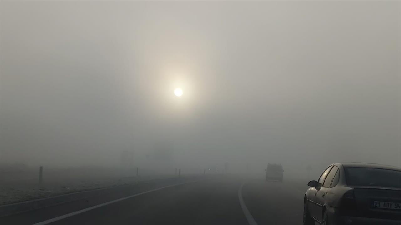 Bingöl'de Yoğun Sis Nedeniyle Görüş Mesafesi 10 Metreye İndi