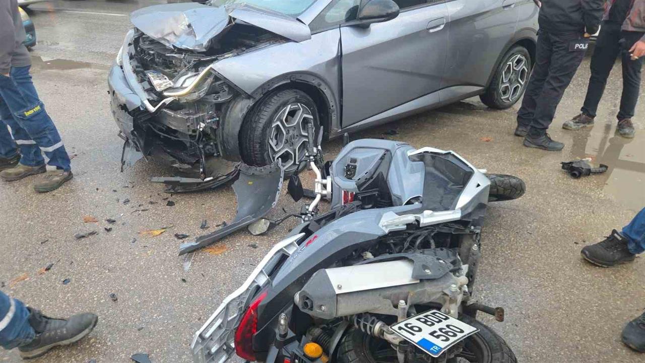 Bursa Orhangazi'de Motosiklet Kazasında 2 Kişi Yaralandı