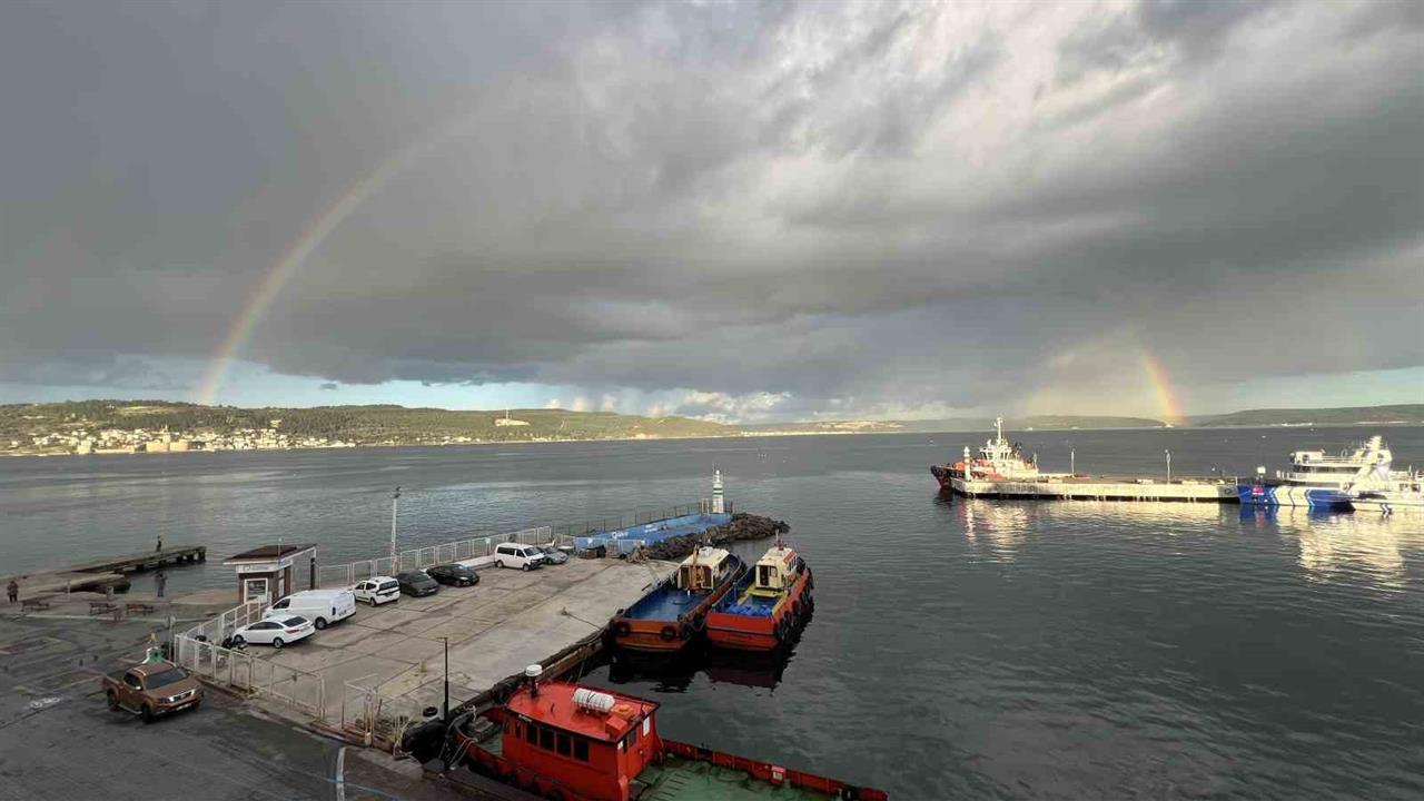 Çanakkale Boğazı'nda Günün İlk Işıklarıyla Çifte Gökkuşağı Görüldü