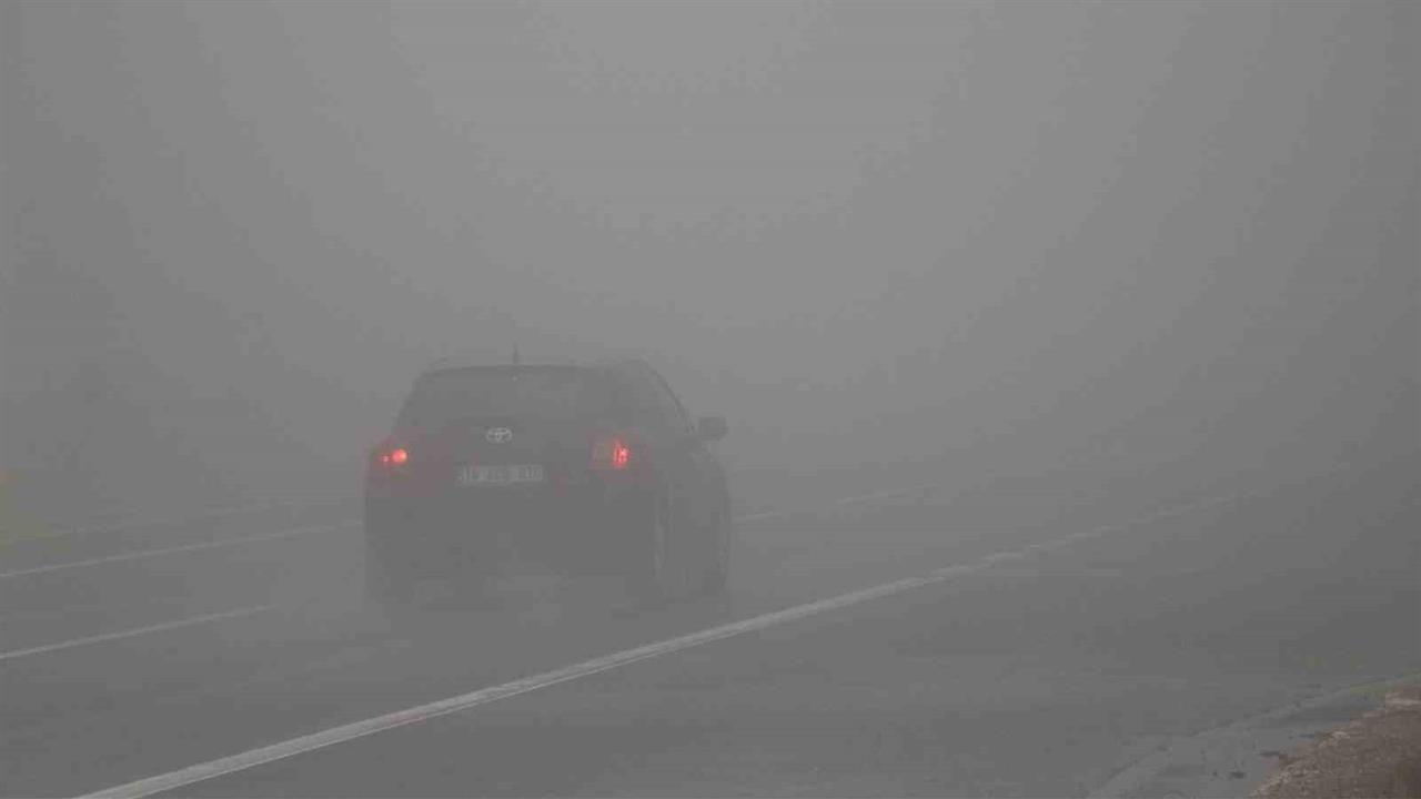 Bolu Dağı'nda Yoğun Sis ve Sağanak Sebebiyle Görüş Mesafesi 25 Metreye Düştü