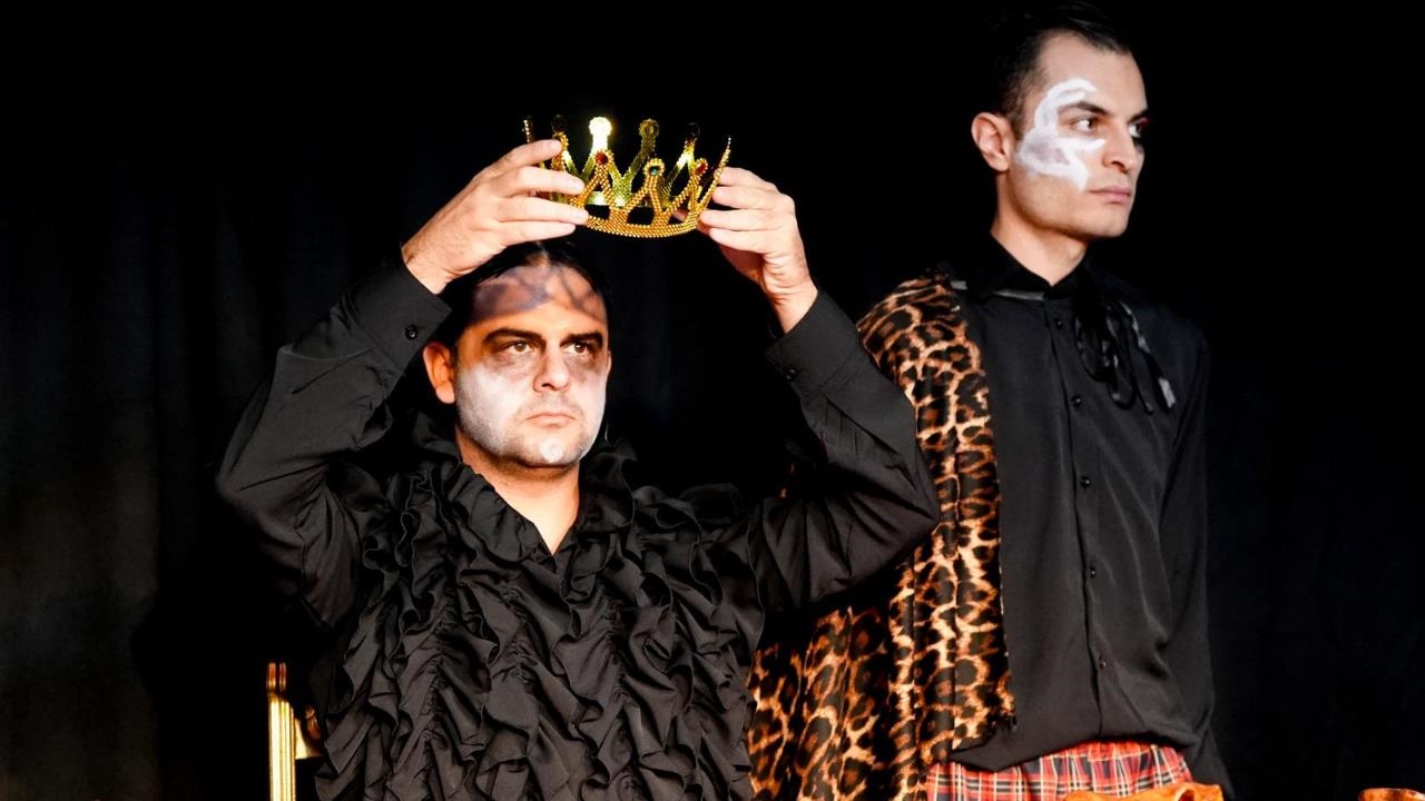 Tarsus’ta Tiyatro Şöleni: Kursiyerler Klasik Macbeth’i Modern Bir Yorumla Sahneledi