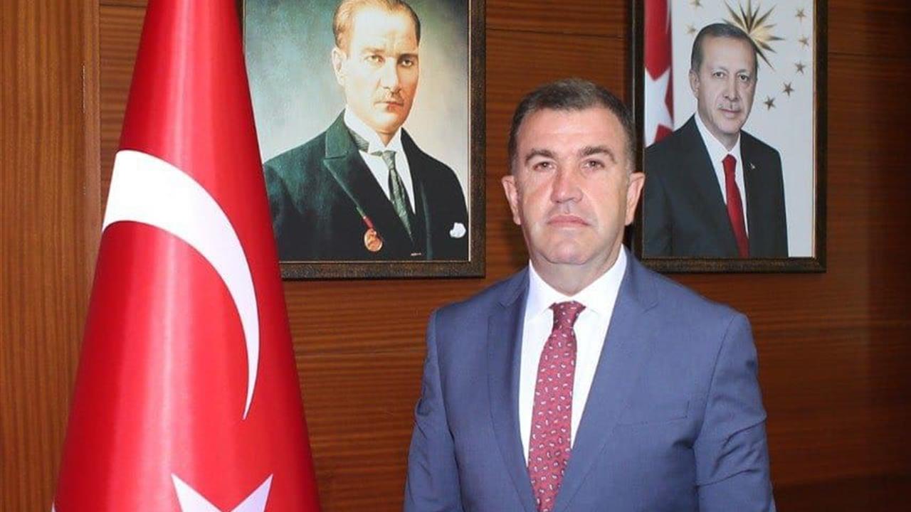 Bayburt Valisi Eldivan, Öğretmenler Günü'nde öğretmenlerin önemine vurgu yaptı.