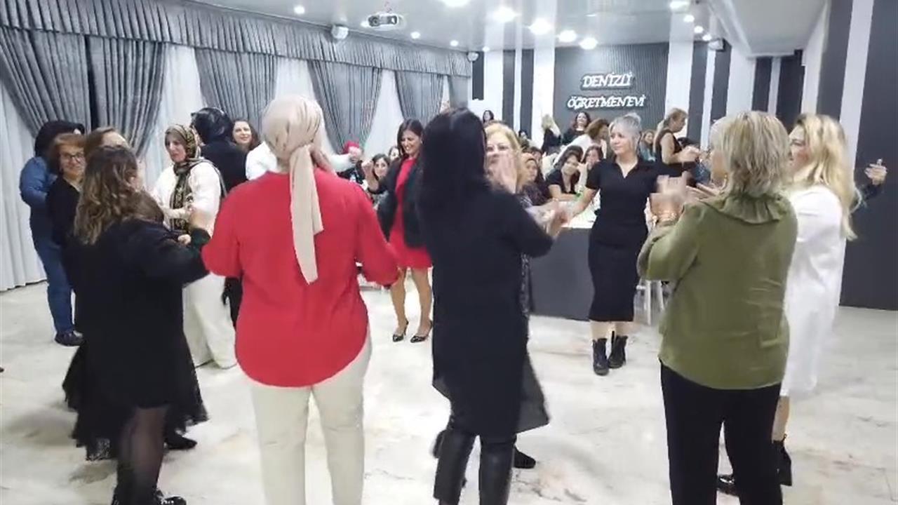 Pamukkale'de Öğretmenler Günü'nde Coşkulu Etkinlik Gerçekleşti