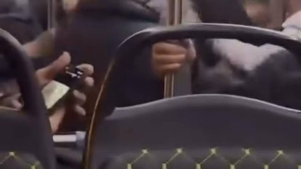 Bursa Nilüfer'de Seyir Halindeki Otobüste Çıkan Kavga Kameralara Yansıdı