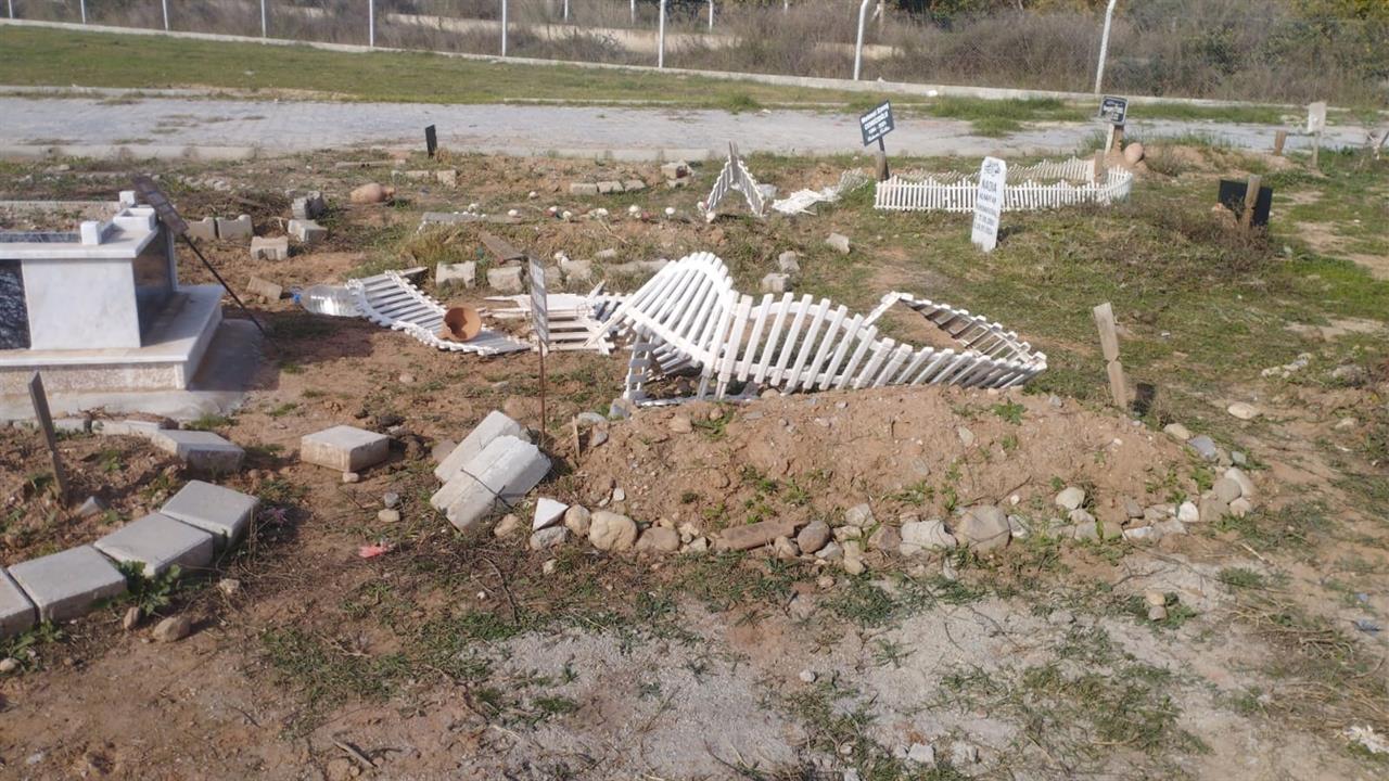 Aydın Efeler'de Mezarlıkta Başlıca İhlaller ve Tepkiler Ortaya Çıktı