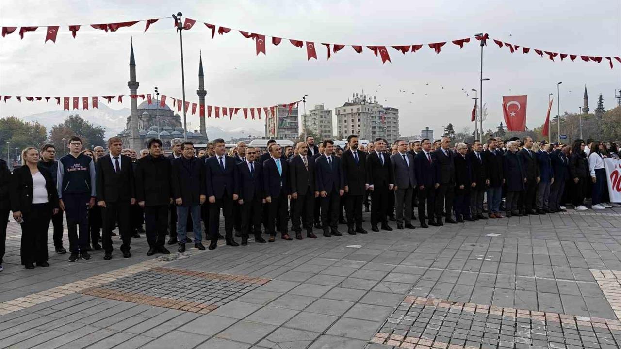 Kayseri'de 24 Kasım Öğretmenler Günü, Coşkun Esen'in katılımıyla kutlandı.