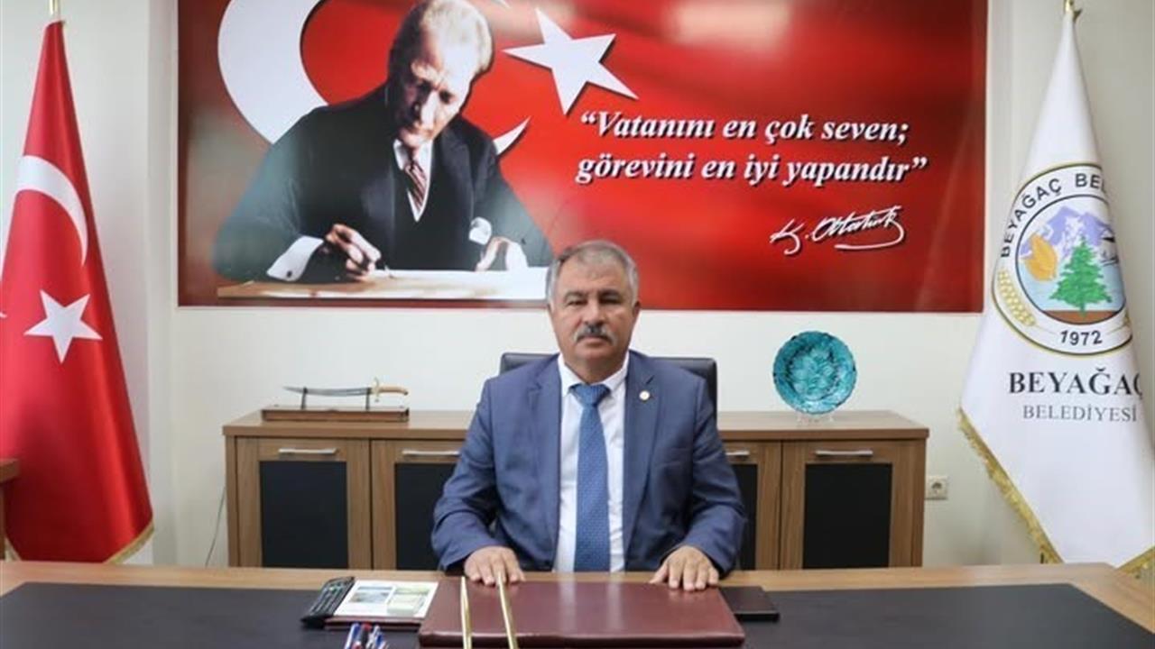 Denizli Beyağaç'ta 24 Kasım Öğretmenler Günü dolayısıyla kutlama yapıldı.