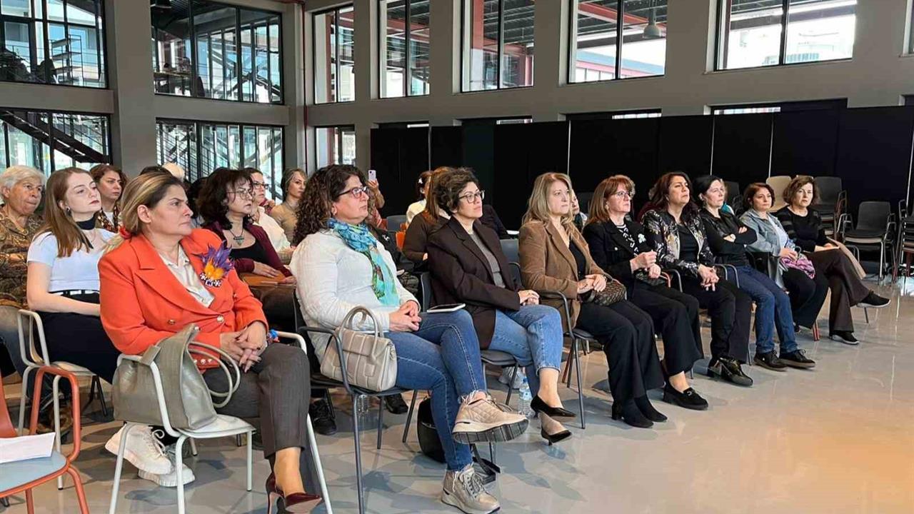 Nilüfer'de Kadına Yönelik Şiddetle Mücadele Günü Etkinliği Düzenlendi