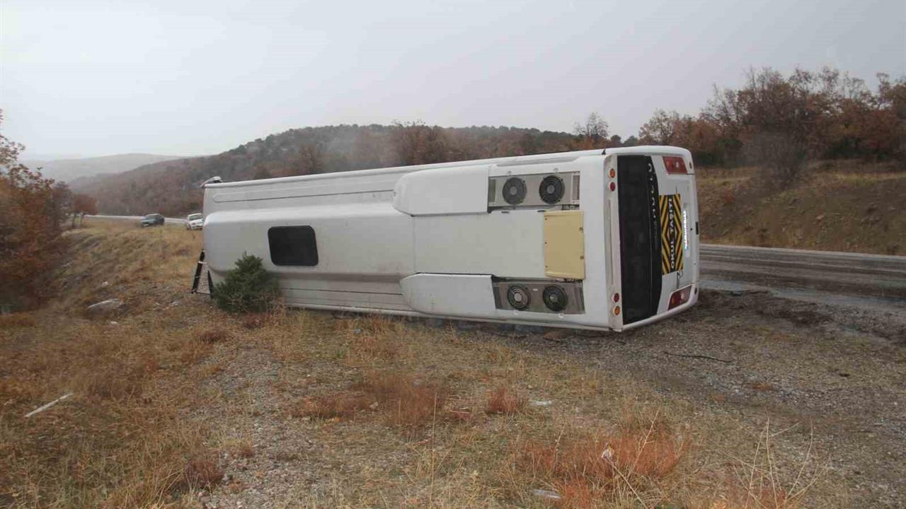 Konya Beyşehir'de Öğrenci Servisi Devrildi, 31 Kişi Yaralandı