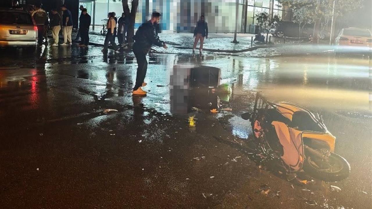 Denizli Pamukkale'de Kontrolsüz Çıkan Araç Motosiklete Çarptı, 1 Kişi Hayatını Kaybetti