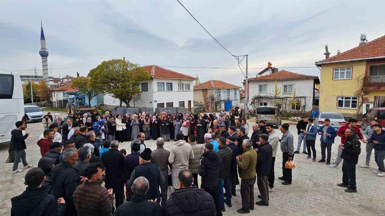 Kütahya Hisarcık'ta 36 Kişilik Umre Kafilesi Kutsal Topraklara Uğurlandı