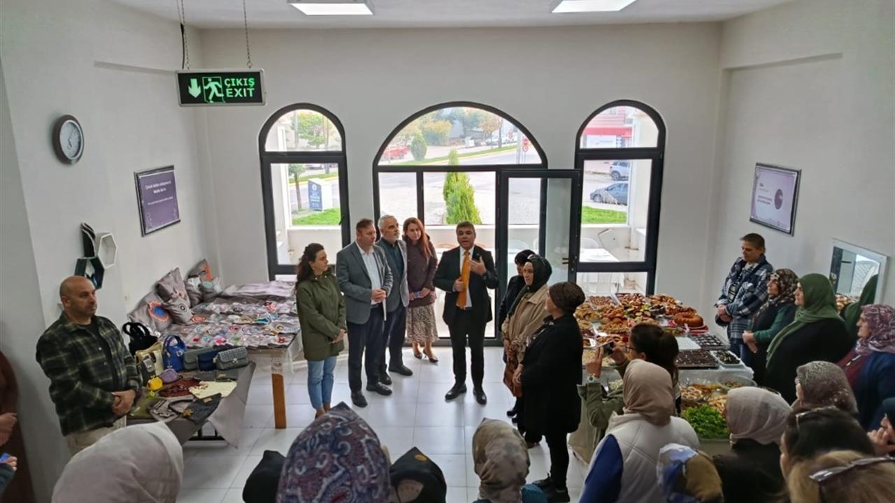 Kartepe'de Uras Ege İçin Düzenlenen Yardım Etkinliğinde El Emeği Ürünler Satıldı