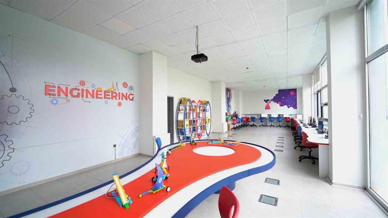 Ankara'da Gökkuşağı Koleji'nden 24 Kasım Öğretmenler Günü Mesajı: "Öğretmenler, eğitimde mükemmellik yolculuğumuzun liderleridir."