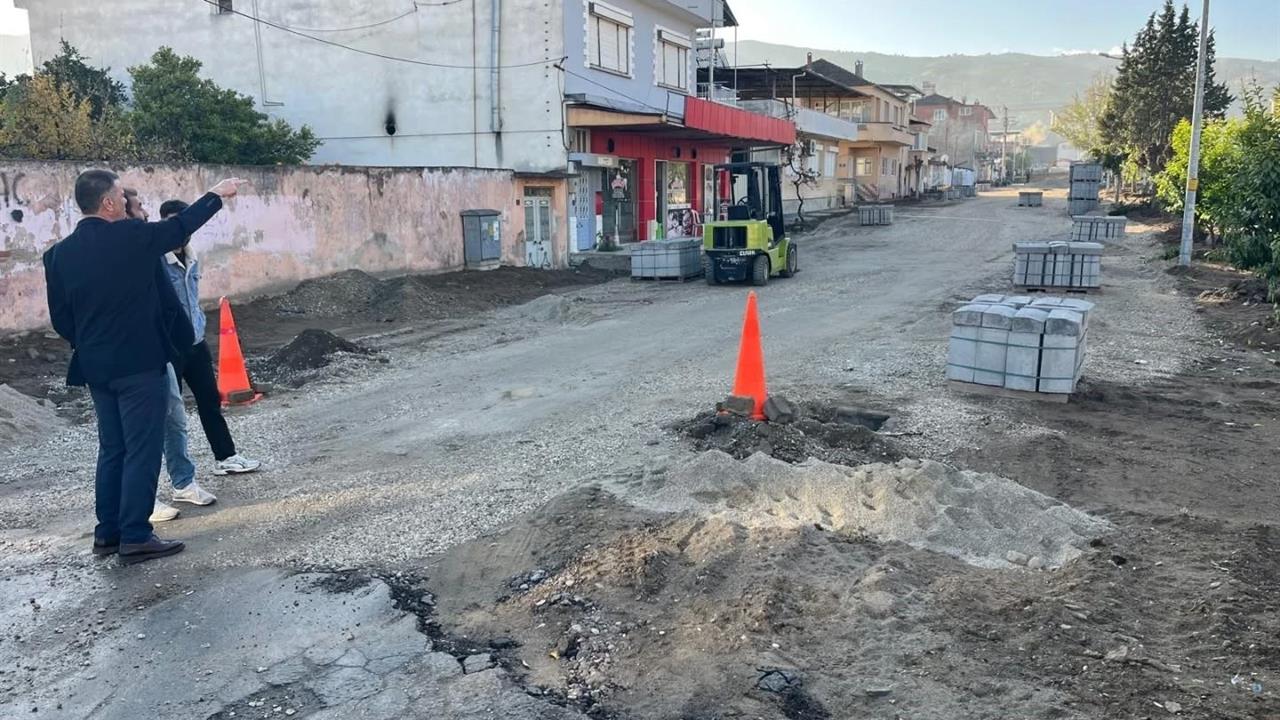 Yenipazar'da Yol ve Kaldırım Çalışmalarına Hızla Devam Ediliyor