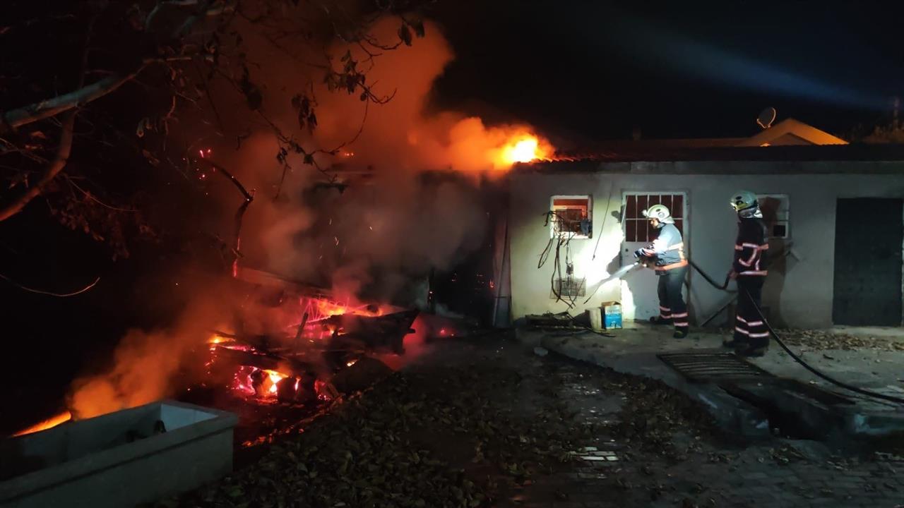 Çankırı Merkez Aşağıyanlar Köyü'nde Yangında Bir Ev Kullanılamaz Hale Geldi