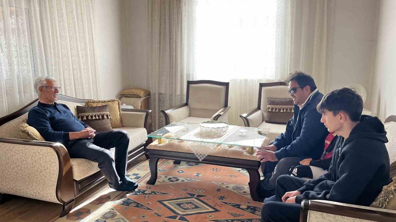 Kars Akyaka'da Öğrenci, Her Yıl Öğretmenler Günü'nü Kutluyor