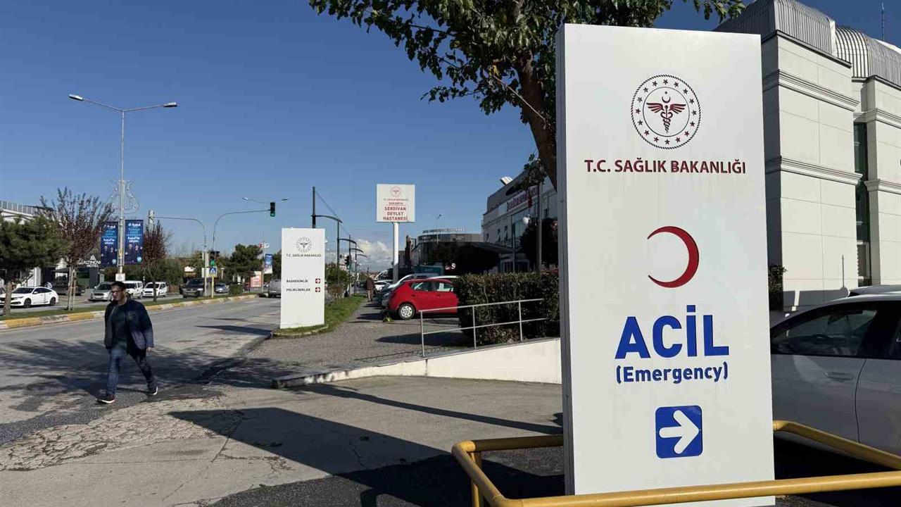Sakarya Serdivan'daki Kız Öğrenci Yurdunda 14 Öğrenci Hastaneye Kaldırıldı