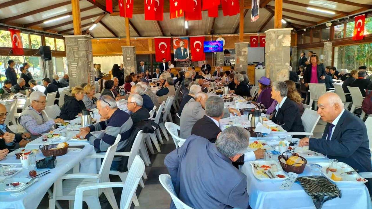 Muğla Dalaman'da Emekli Öğretmenler İçin Kahvaltı Etkinliği Düzenlendi