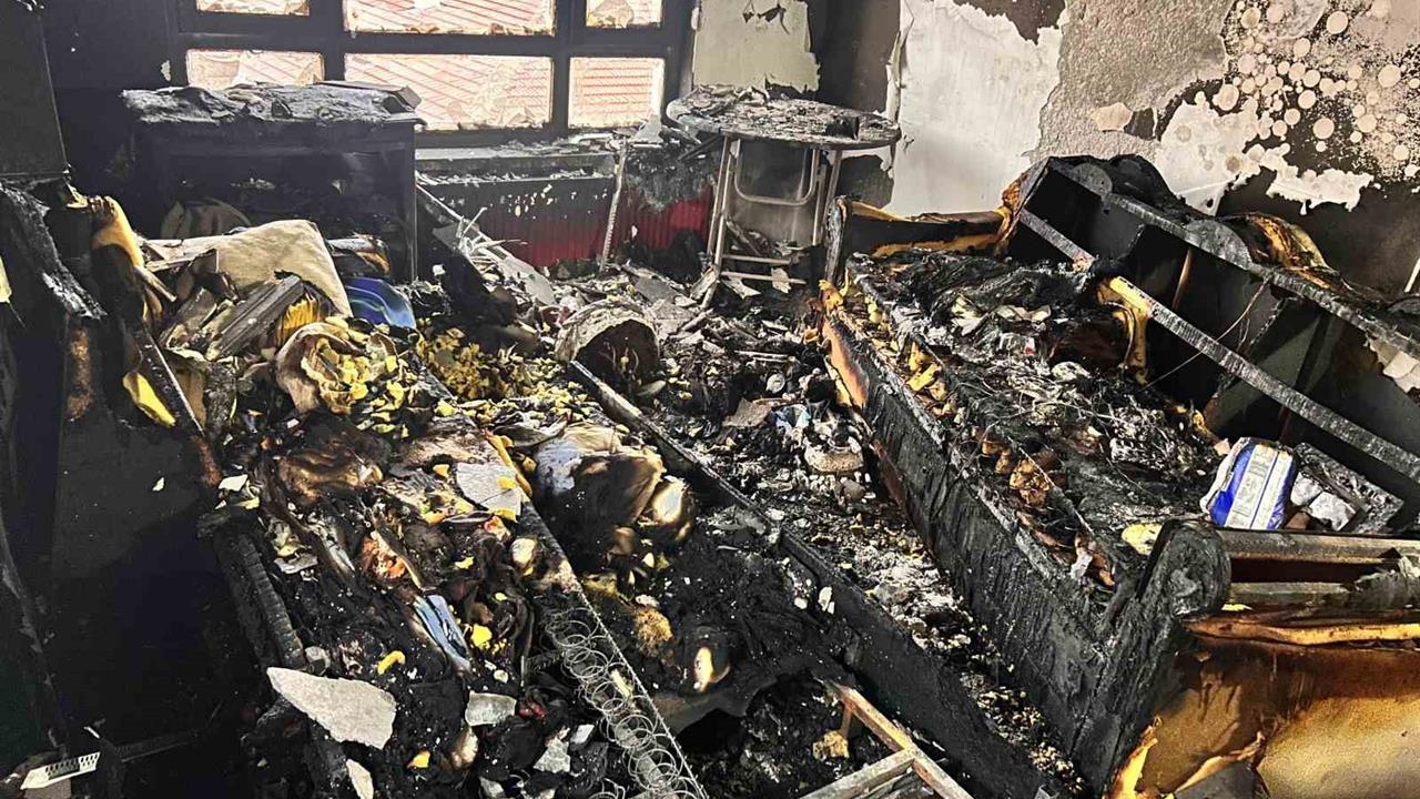 Ankara Mamak'ta Psikolojik Sorunları Olan Kişi Evinin Yangınında 1 Kişi Yaralandı