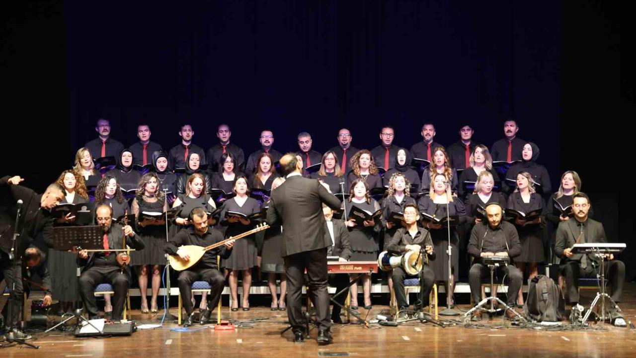 Kırşehir'de Öğretmenler Günü Etkinliğinde Hizmet Şeref Madalyaları Sahiplerini Buldu