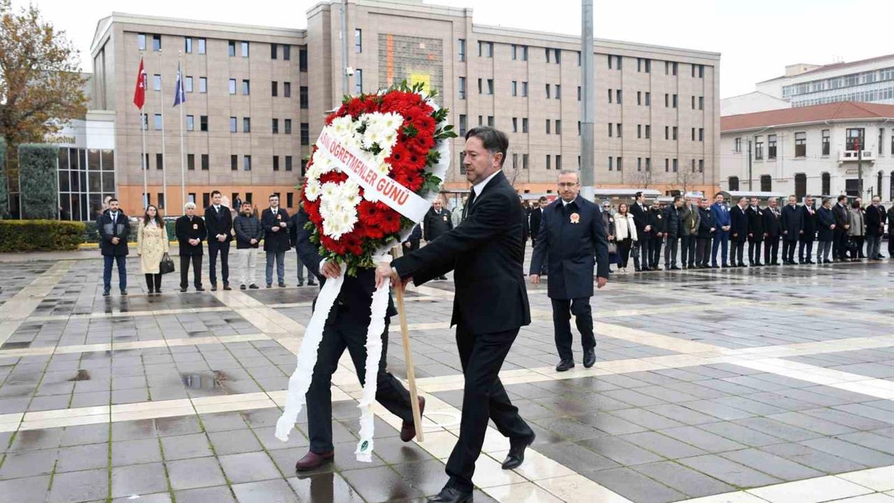 Eskişehir'de 24 Kasım Öğretmenler Günü İçin Çelenk Sunma Töreni Gerçekleştirildi