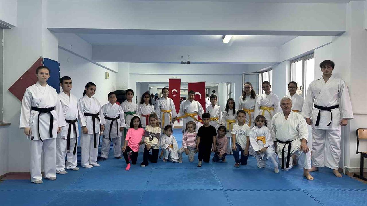 Tekirdağ Muratlı'da Karate Kursuyla Gençler Şampiyonaya Hazırlanıyor