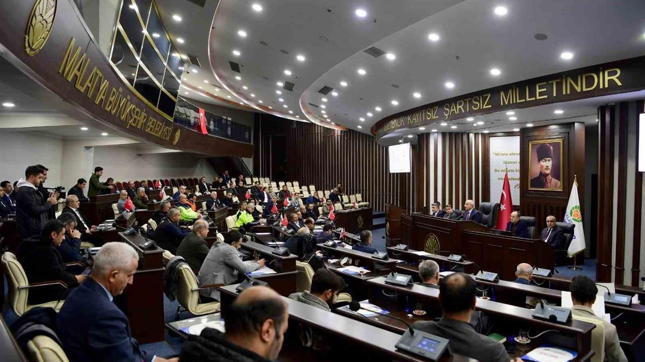 Malatya Büyükşehir Belediye Başkanı Er, 269 araç ve 1117 personelin kış hazırlıkları için sahada olacağını duyurdu.