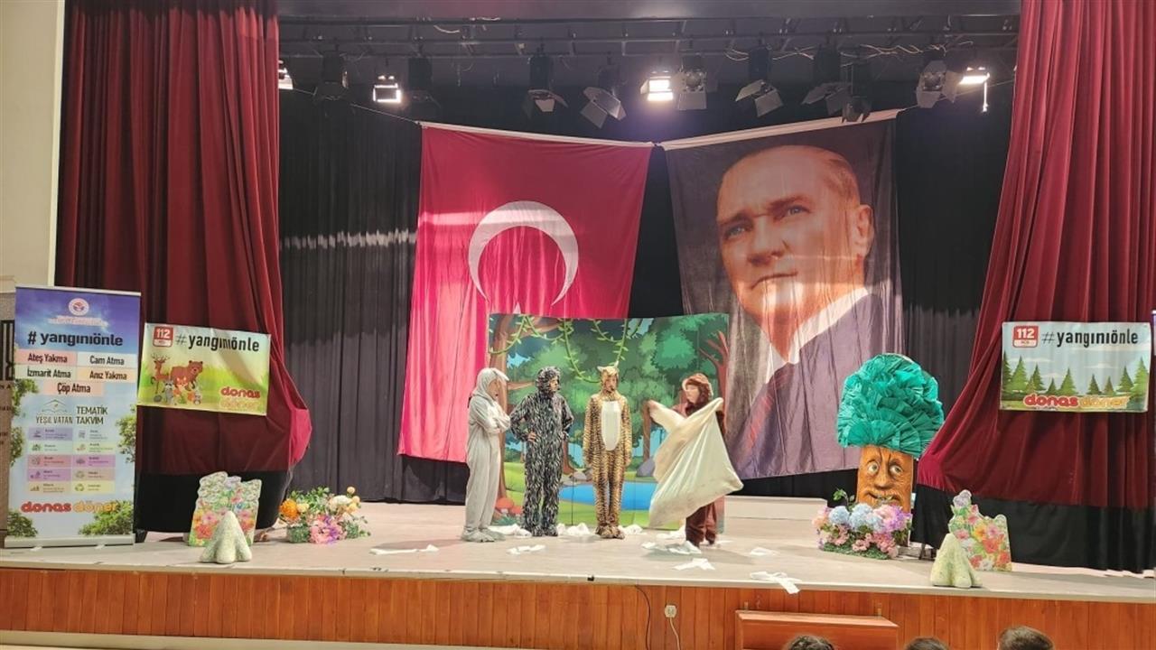 Eskişehir'de Çocuklara Fidan Hediye Edilecek Tiyatro Gösterisi Düzenleniyor